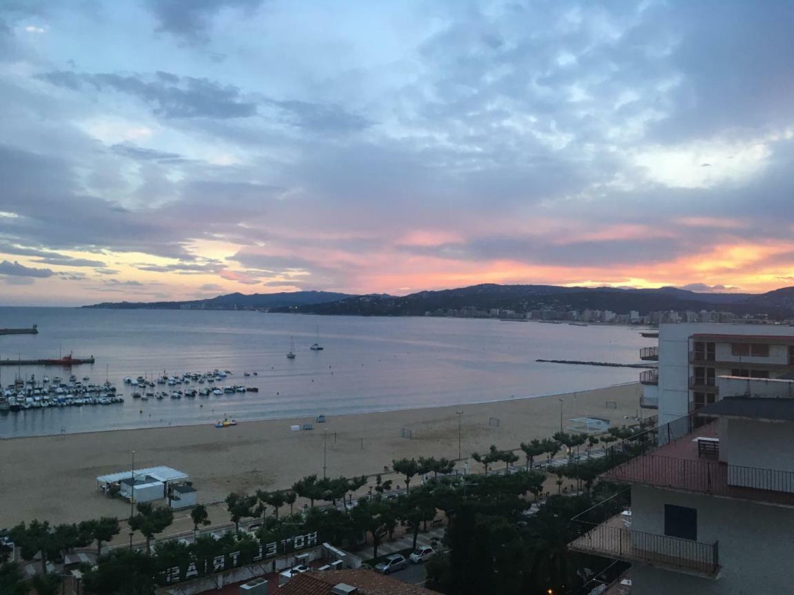 Seafront Apartment In Palamós Eksteriør billede